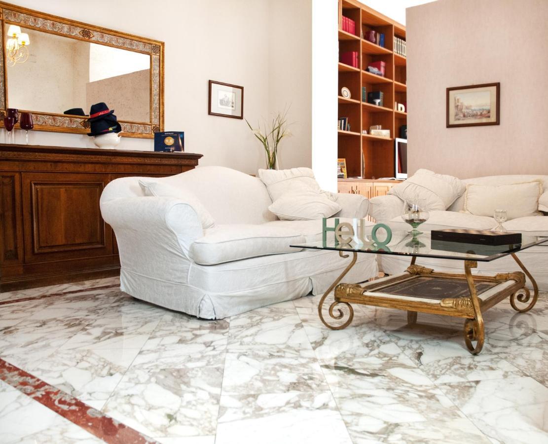 Artis Domus Bed & Breakfast Napoli Ngoại thất bức ảnh